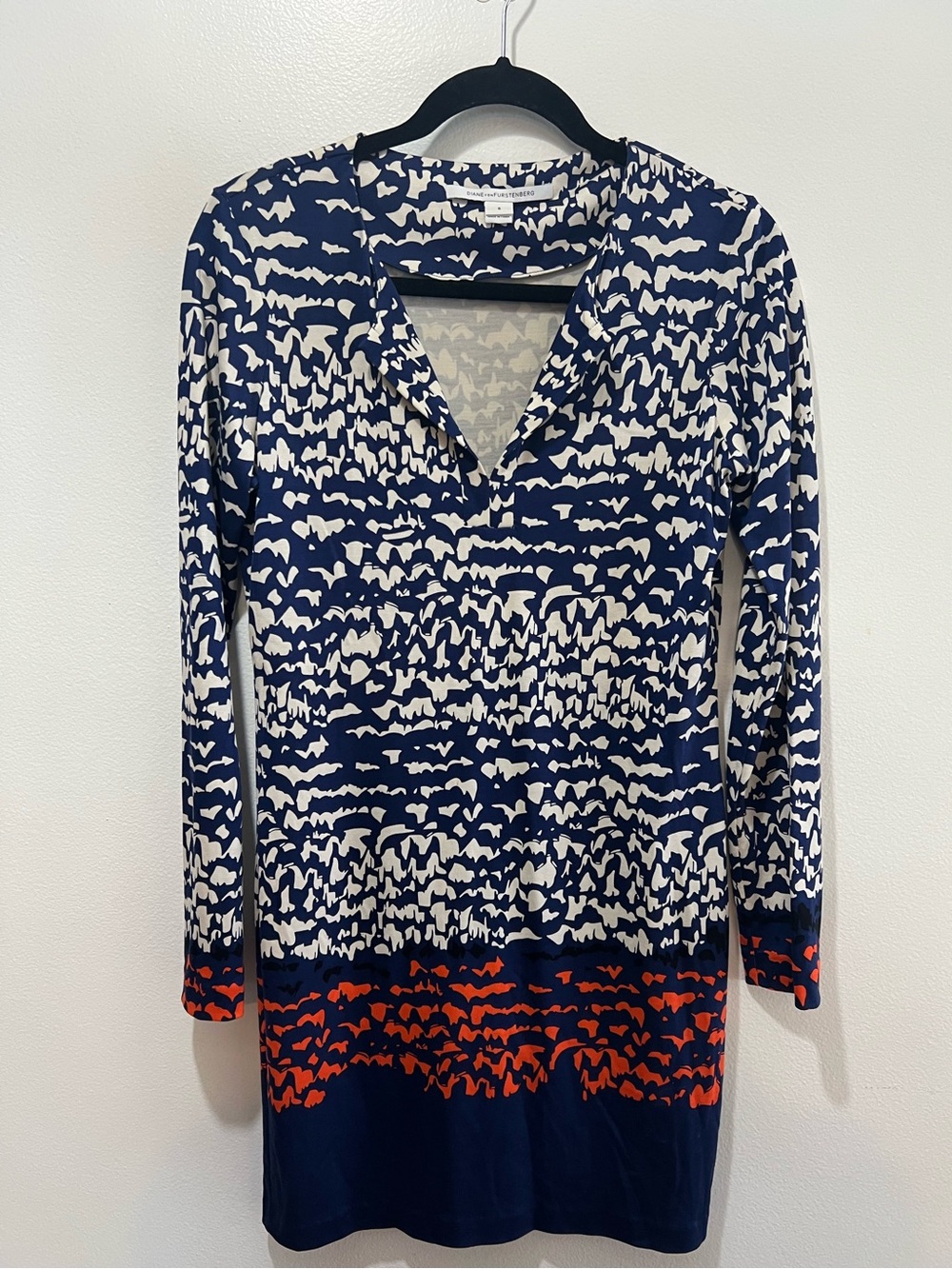 Diane von Furstenberg 100% Silk Navy and White Abstract Print Blouse